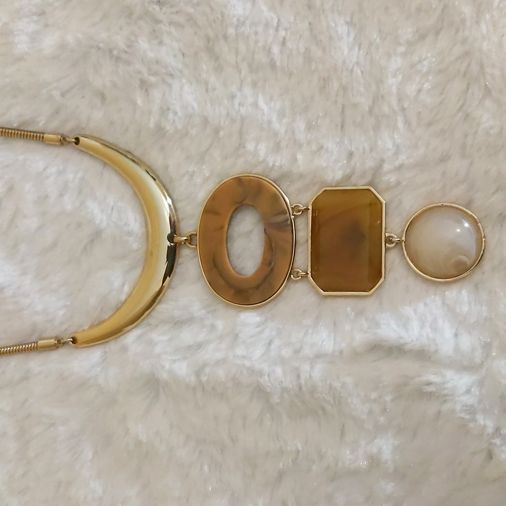 NWT Statement Gold Toned Stoned Pendant Necklace Adjustable